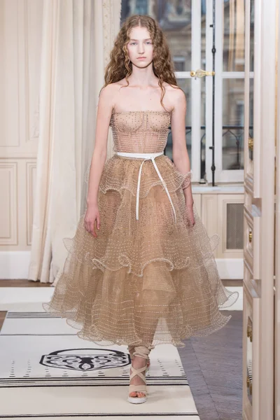 Look 19